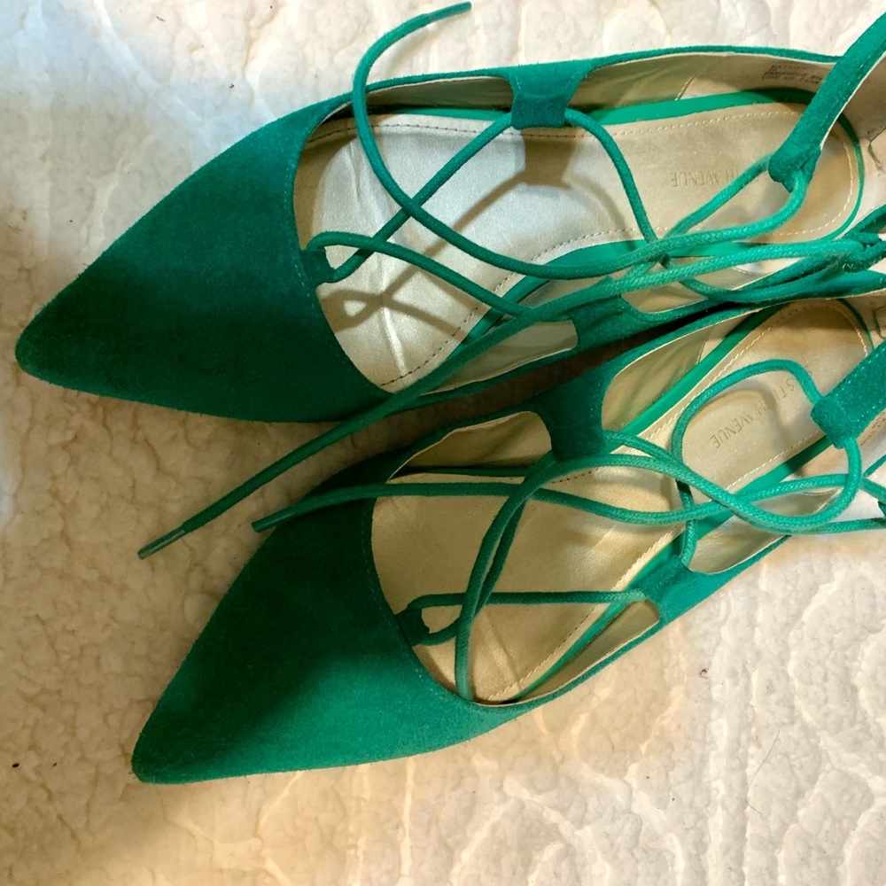 💚 GORGEOUS LACE UP SHOES💚 - Picture 2 of 7